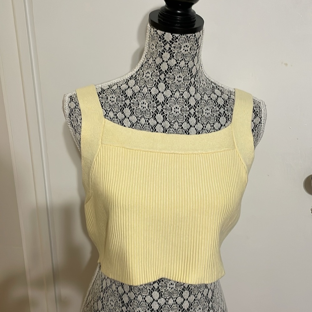 House of Harlow 1960 yellow crop top size XL NWT.